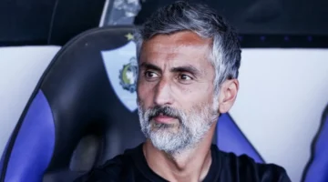 انتقال محتمل.. ريبييرو مرشح لقيادة أيك السويدي بعد إقالة الأهلي